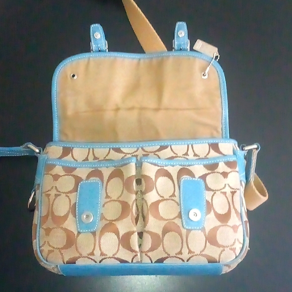 Coach - Picture 3 of 6